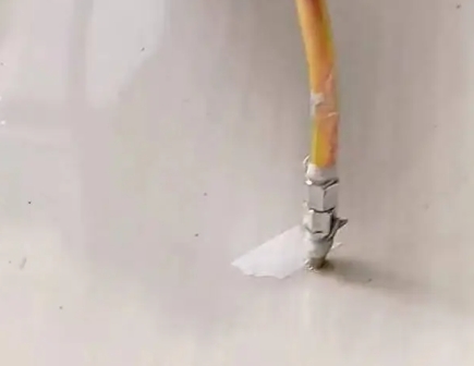 安溪瓷砖空鼓维修公司专业解答在瓷砖铺贴过程中，如果使用的砂料过粗（如全部使用了粗砂），可能会导致以下问题