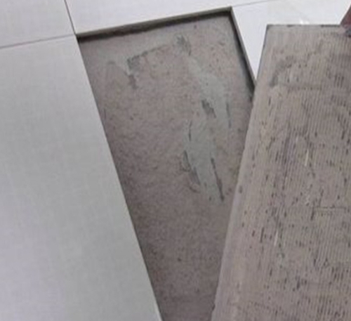 安溪瓷砖空鼓维修公司分享瓷砖铺贴时如果打浆（即涂抹在瓷砖背面和基层上的砂浆或瓷砖胶）过少，会带来以下问题